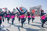 İZMİR’DE 23 NİSAN COŞKUSU