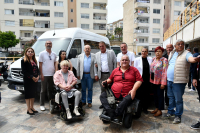 KUŞADASI’NDA ENGELLER SEVGİYLE AŞILIYOR